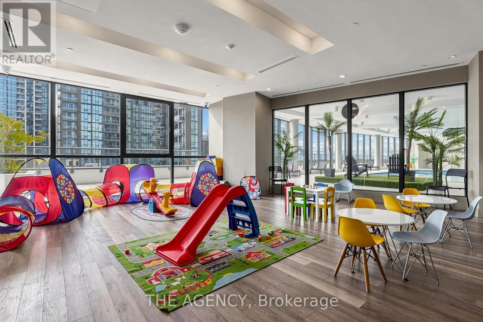 #1404 65 WATERGARDEN DRIVE - 40