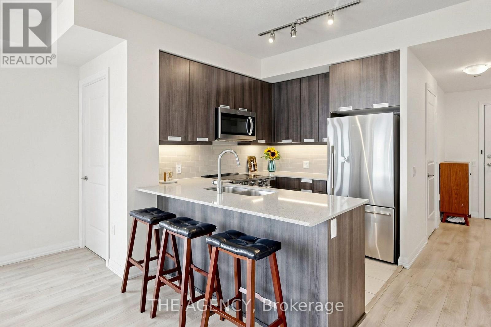 #1404 65 WATERGARDEN DRIVE - 9