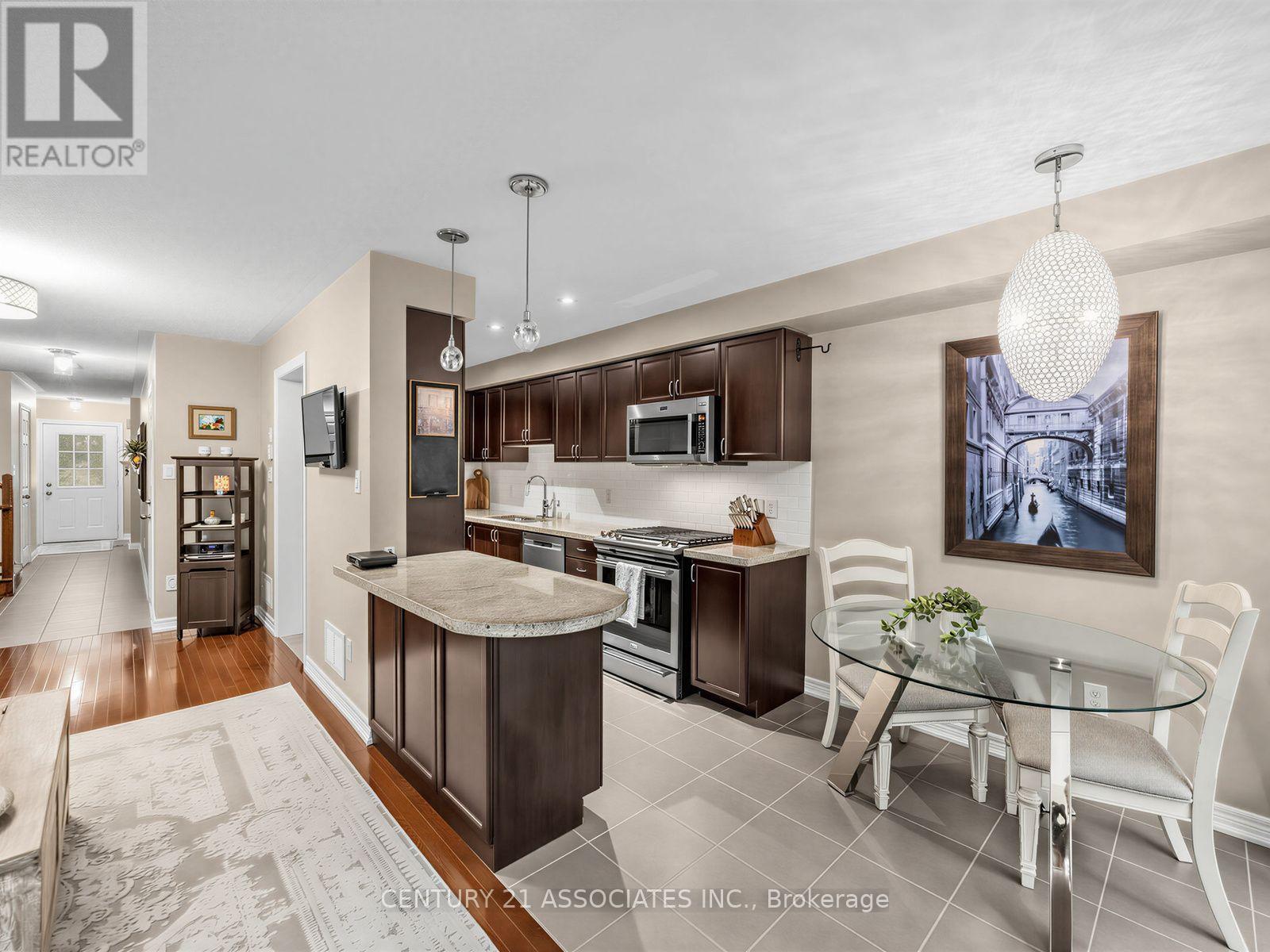 #48 233 DUSKYWING WAY - 12
