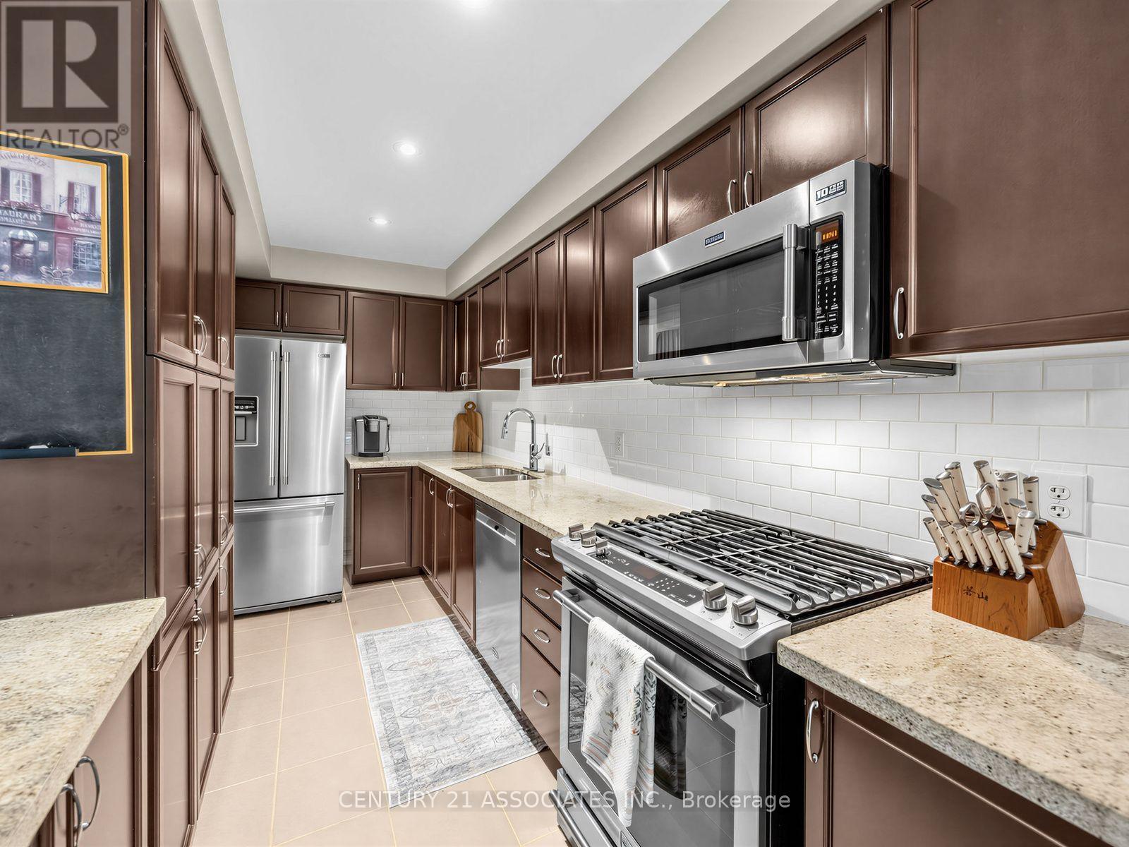 #48 233 DUSKYWING WAY - 13
