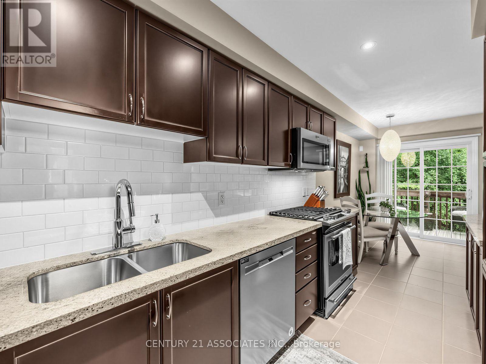 #48 233 DUSKYWING WAY - 14
