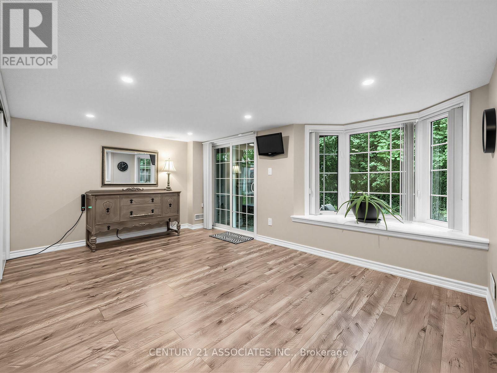 #48 233 DUSKYWING WAY - 23