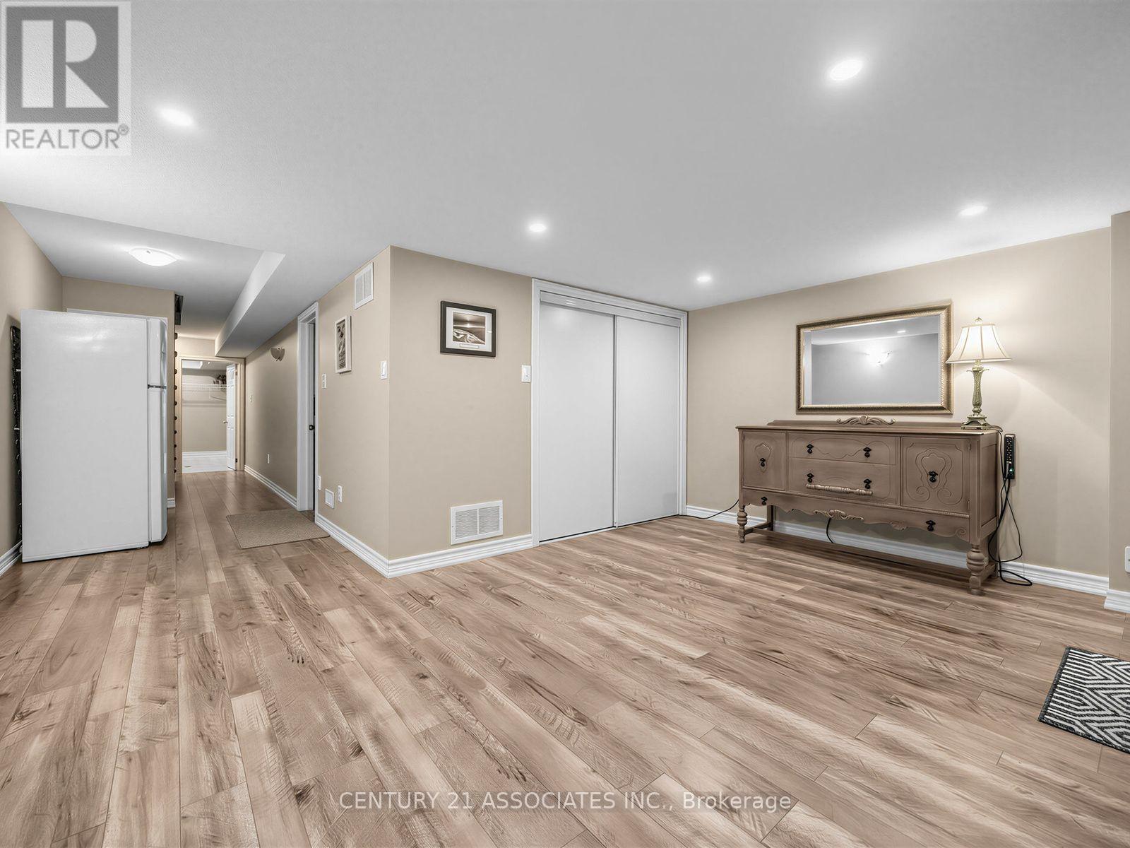 #48 233 DUSKYWING WAY - 25