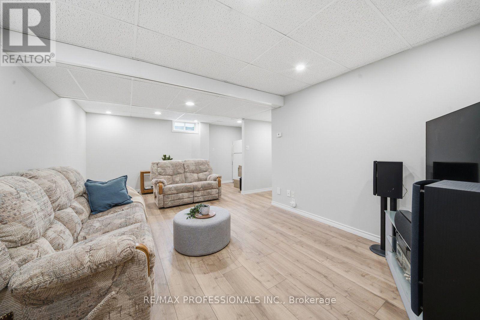200 MORRISON DRIVE - 23
