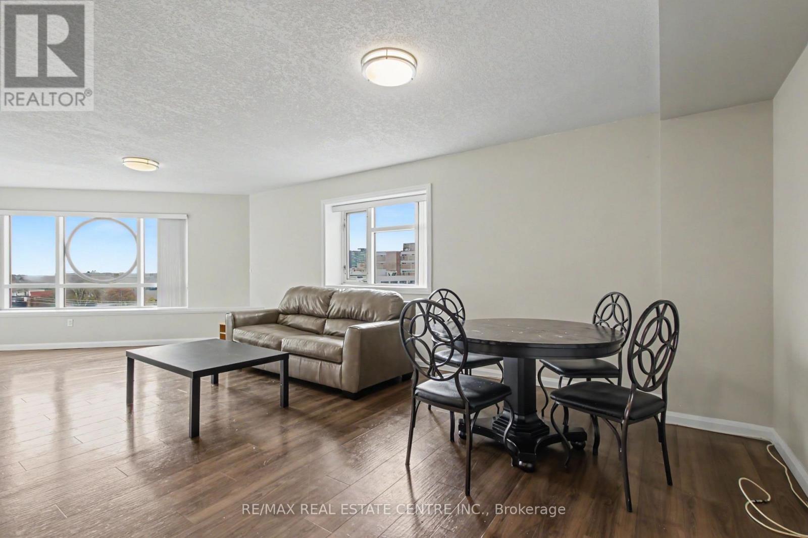 96 UNIVERSITY AVENUE W - Image 14