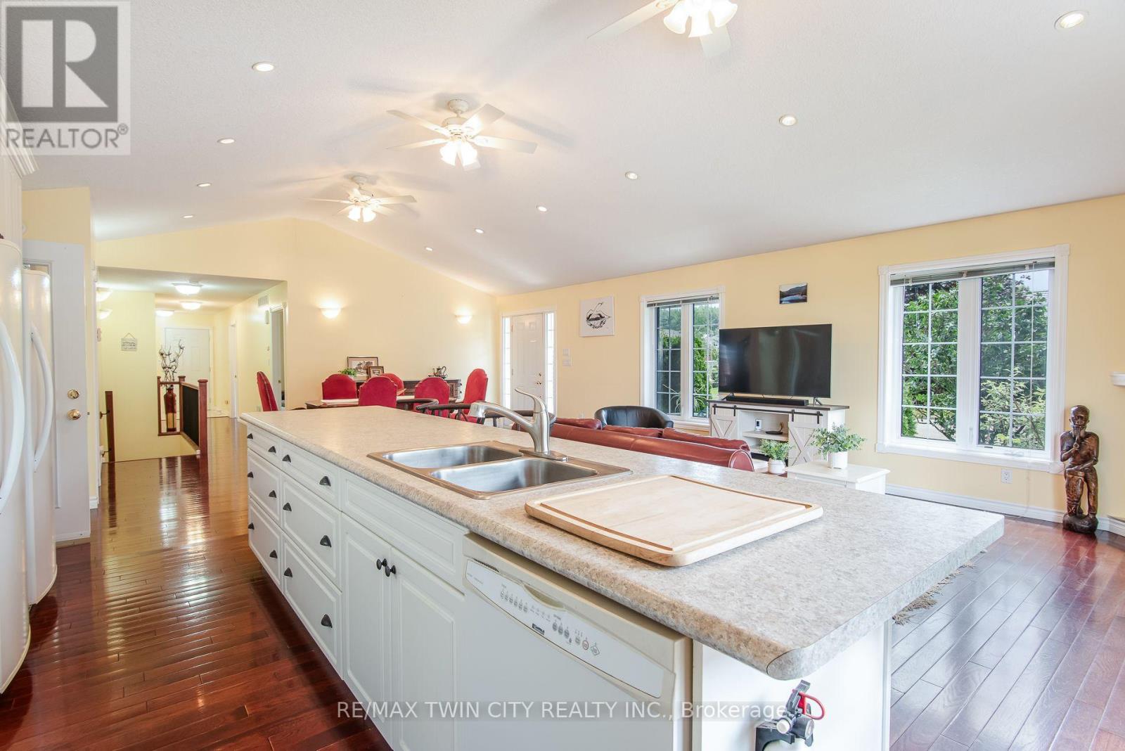 190 LASCHINGER BOULEVARD - 10