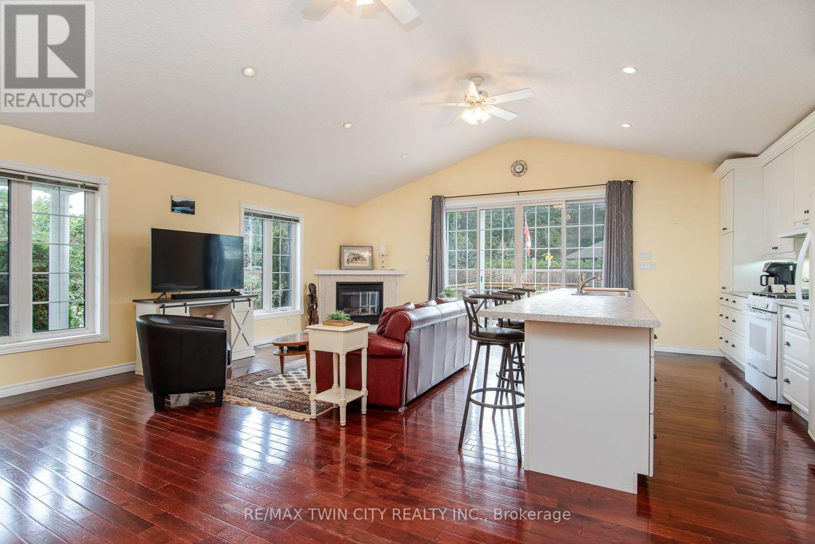 190 LASCHINGER BOULEVARD - 15