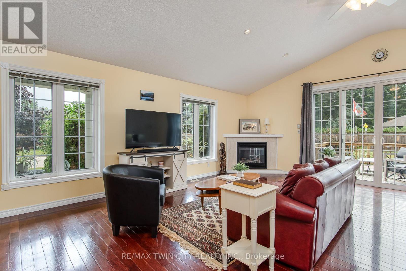 190 LASCHINGER BOULEVARD - 16