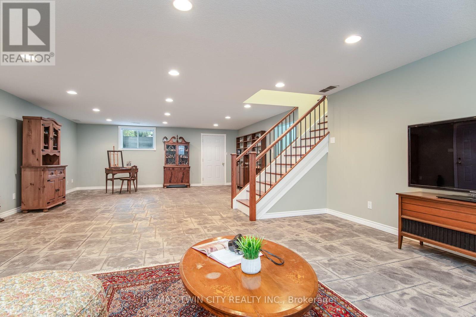 190 LASCHINGER BOULEVARD - 31