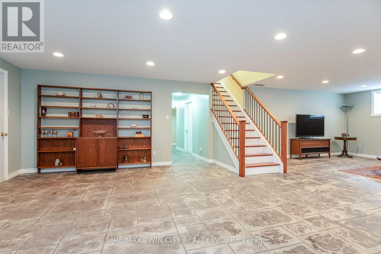 190 LASCHINGER BOULEVARD - 34