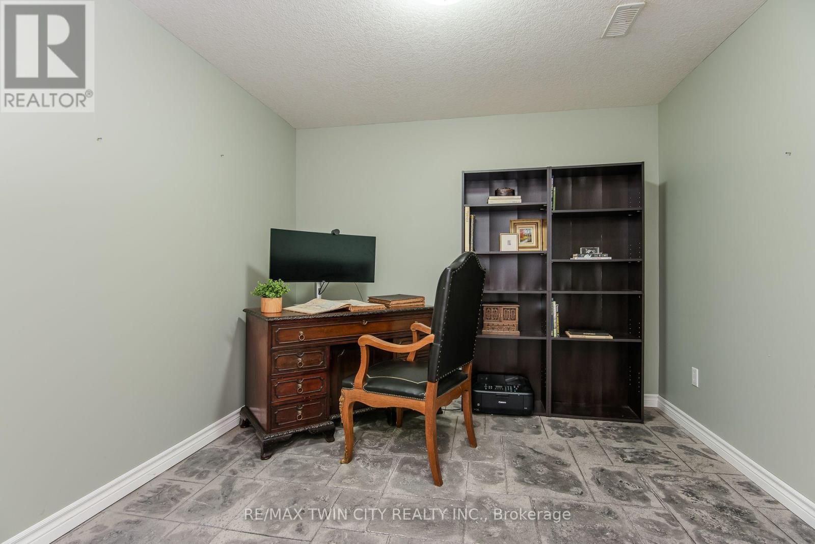 190 LASCHINGER BOULEVARD - 35