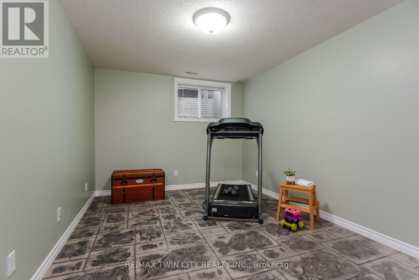190 LASCHINGER BOULEVARD - 36