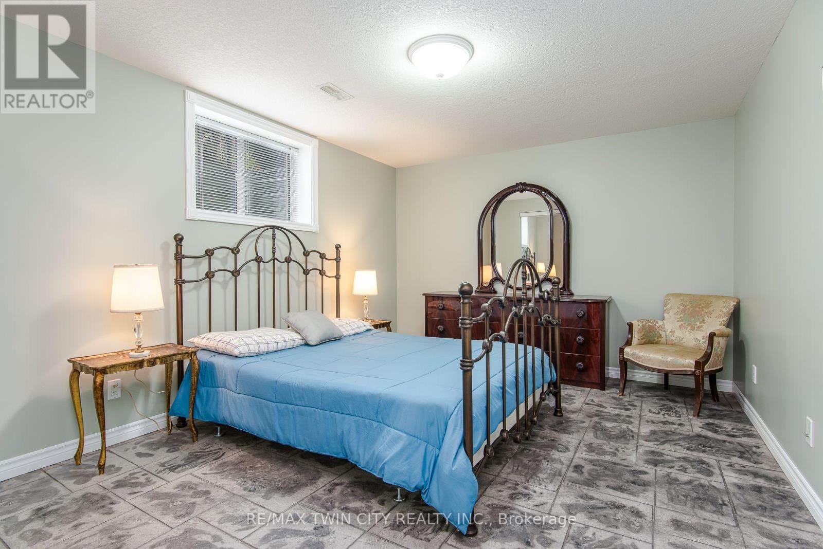 190 LASCHINGER BOULEVARD - 37