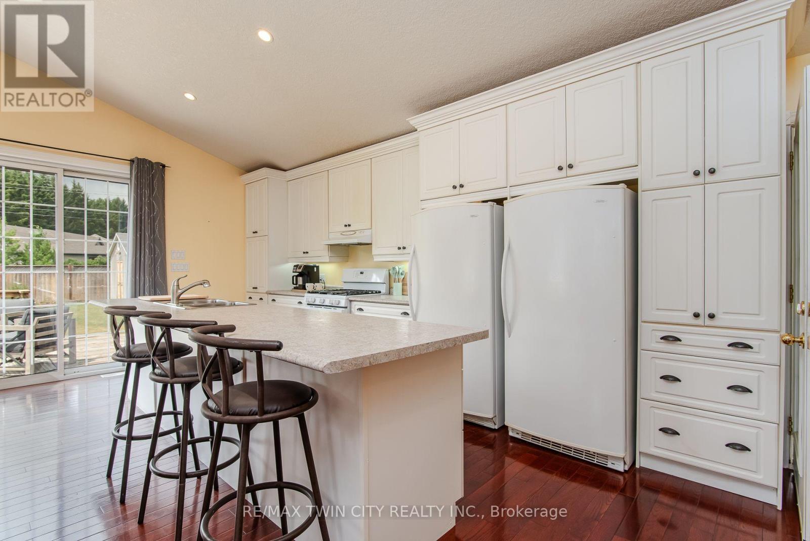 190 LASCHINGER BOULEVARD - 6