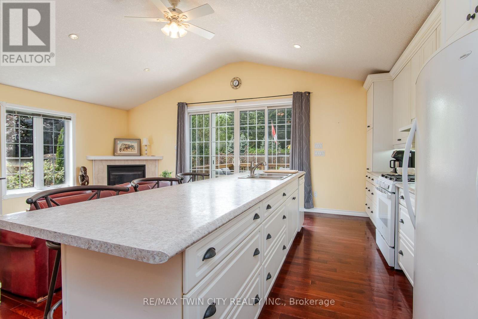 190 LASCHINGER BOULEVARD - 7