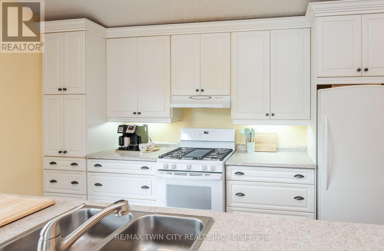 190 LASCHINGER BOULEVARD - 9