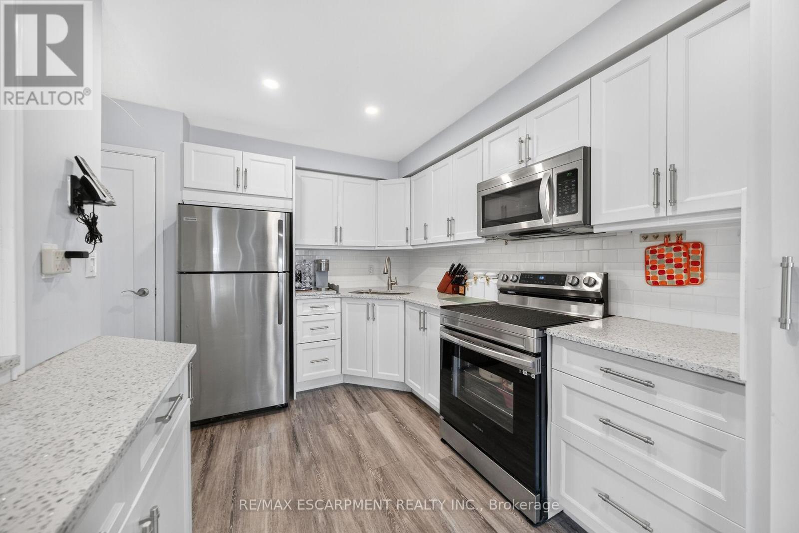 #27 860 RYMAL ROAD E - 16
