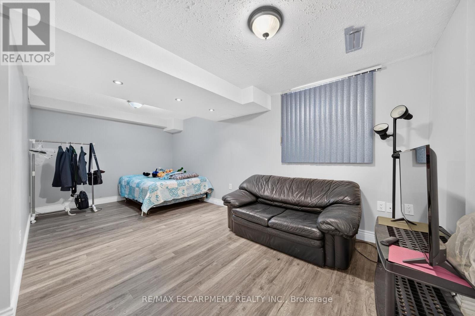 #27 860 RYMAL ROAD E - 28