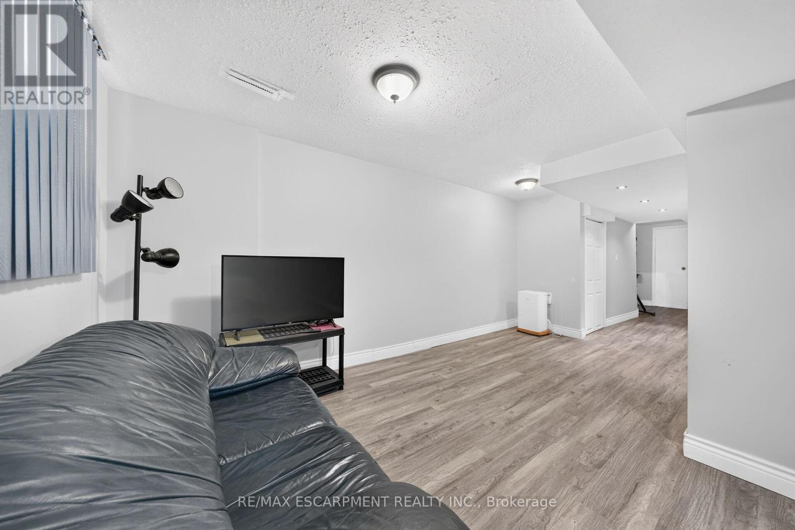 #27 860 RYMAL ROAD E - 29