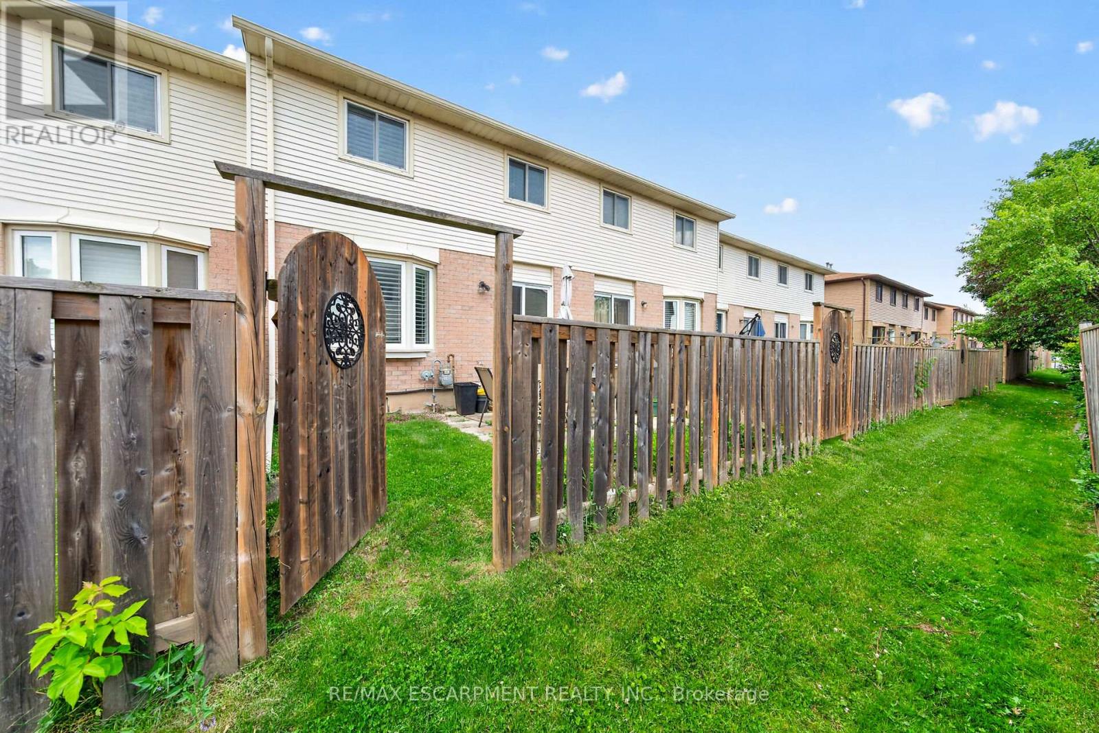 #27 860 RYMAL ROAD E - 32