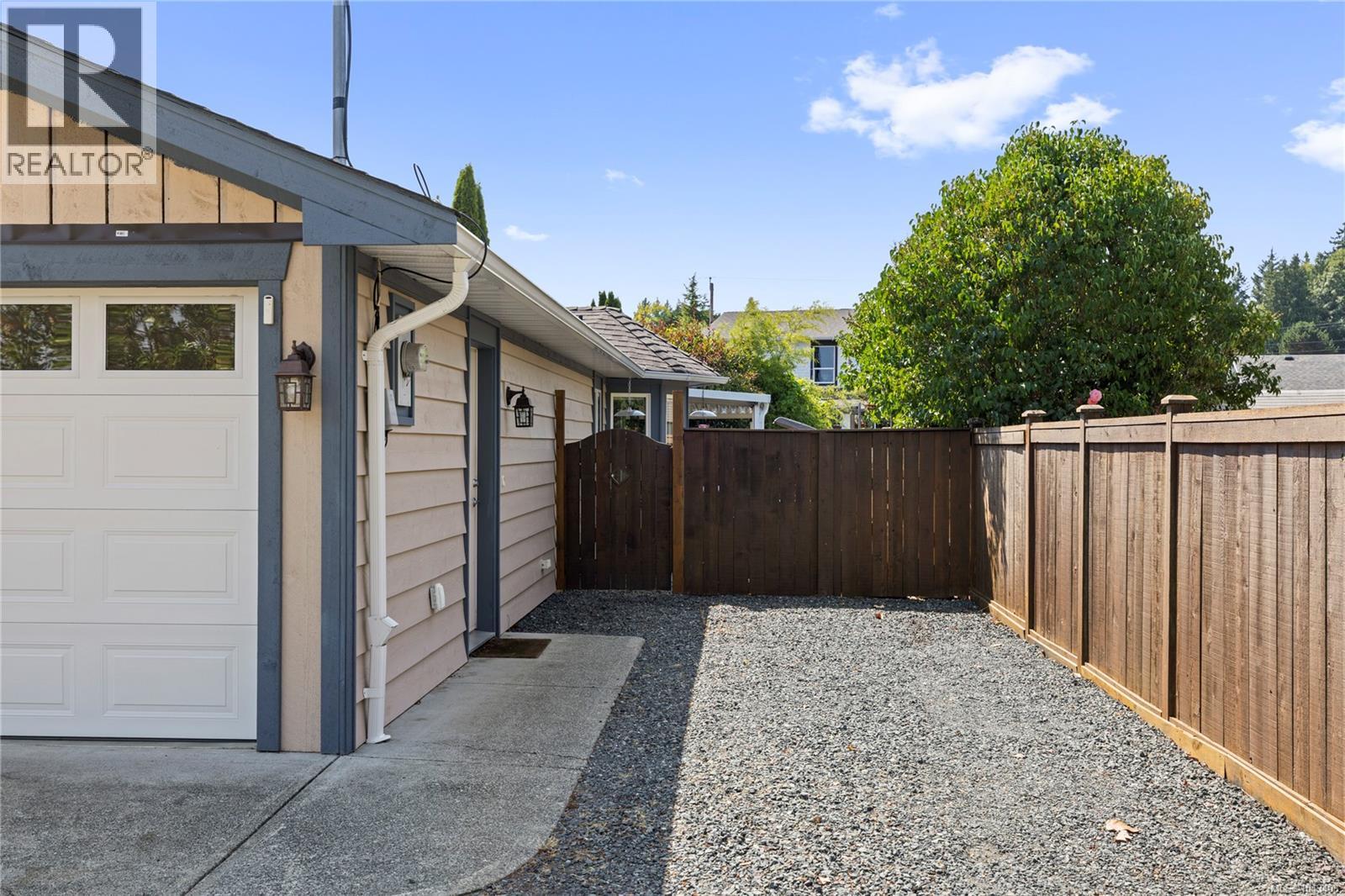 1332 Chesterton Pl - 38