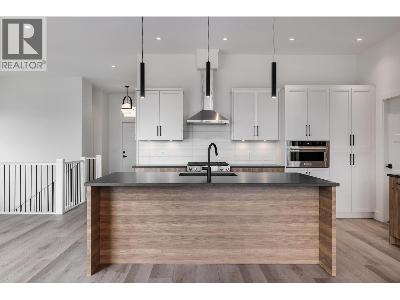 17567 Dickinson Place, Summerland