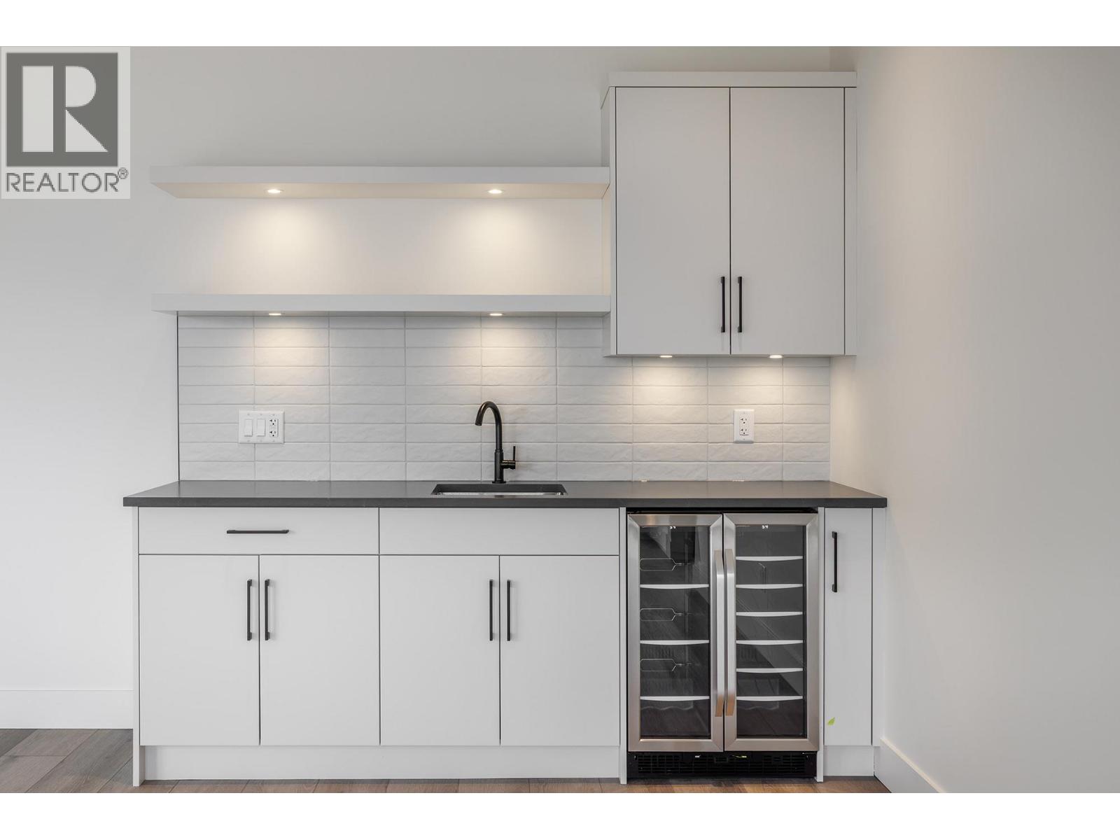 17567 Dickinson Place, Summerland