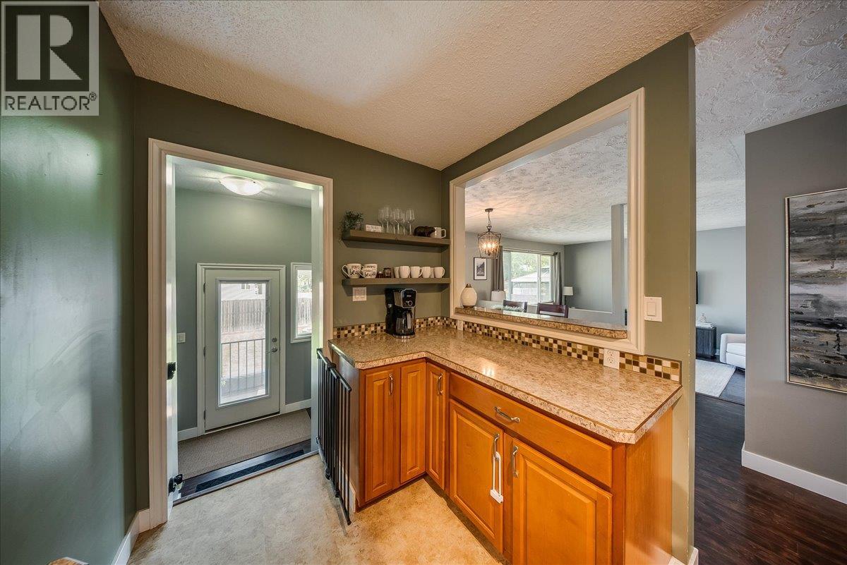 70 WALNUT Avenue - 12