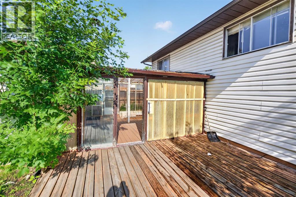 319 Rundlelawn Road NE - 4
