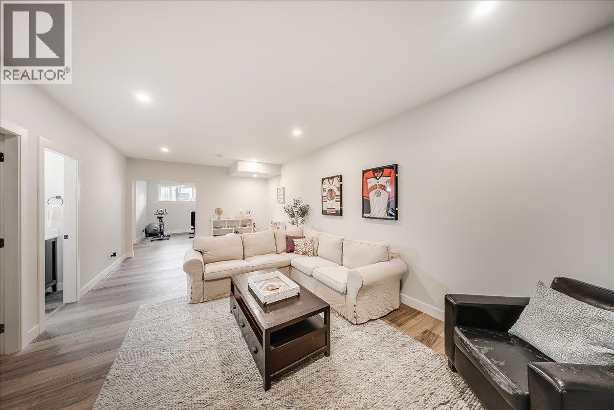 70 WALNUT Avenue - 23
