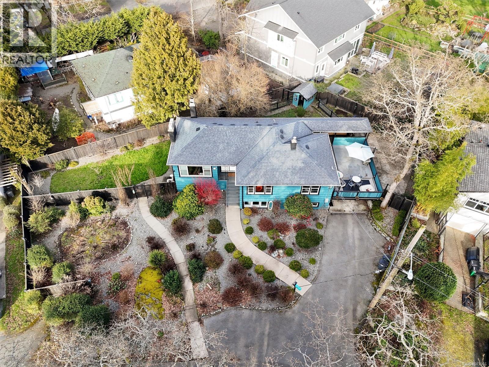 3771 Winston Cres - 1