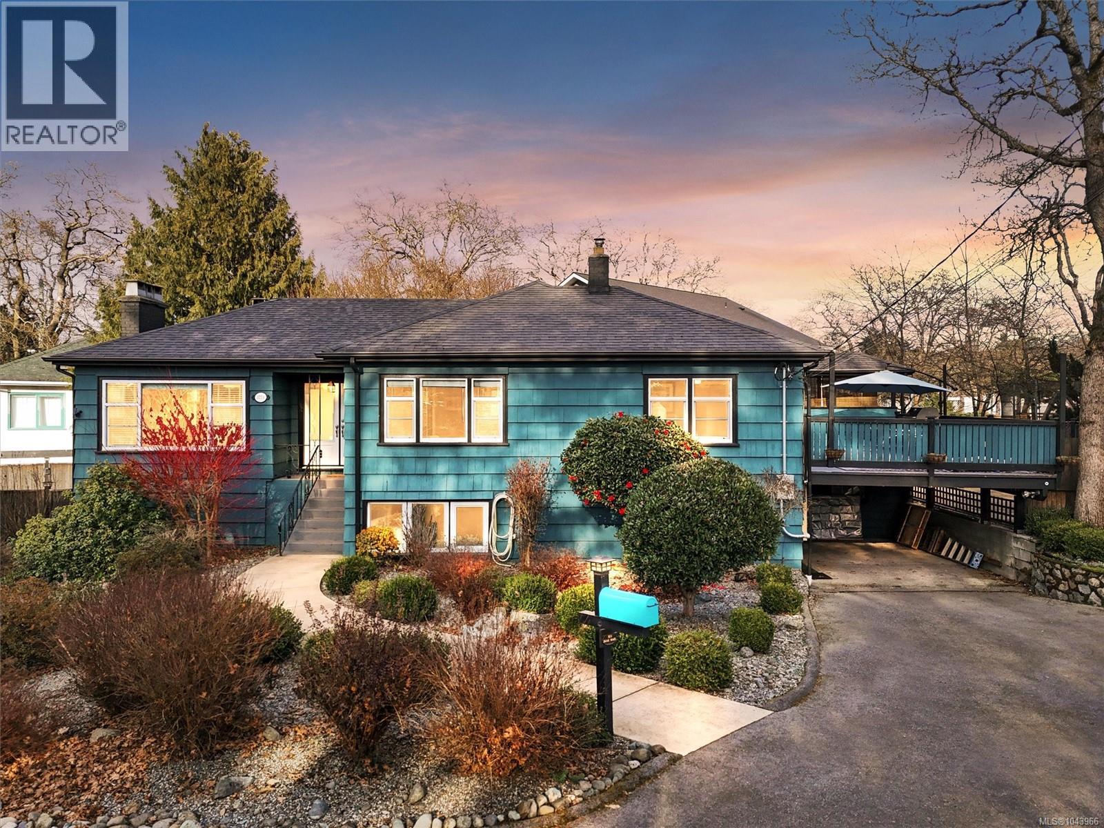 3771 Winston Cres - 2