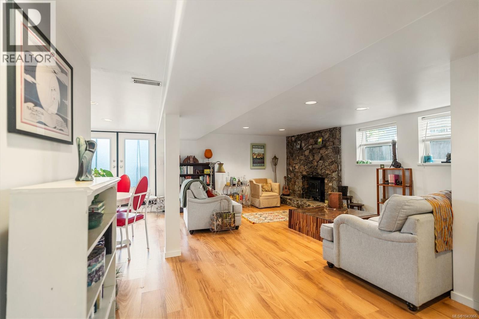 3771 Winston Cres - 24