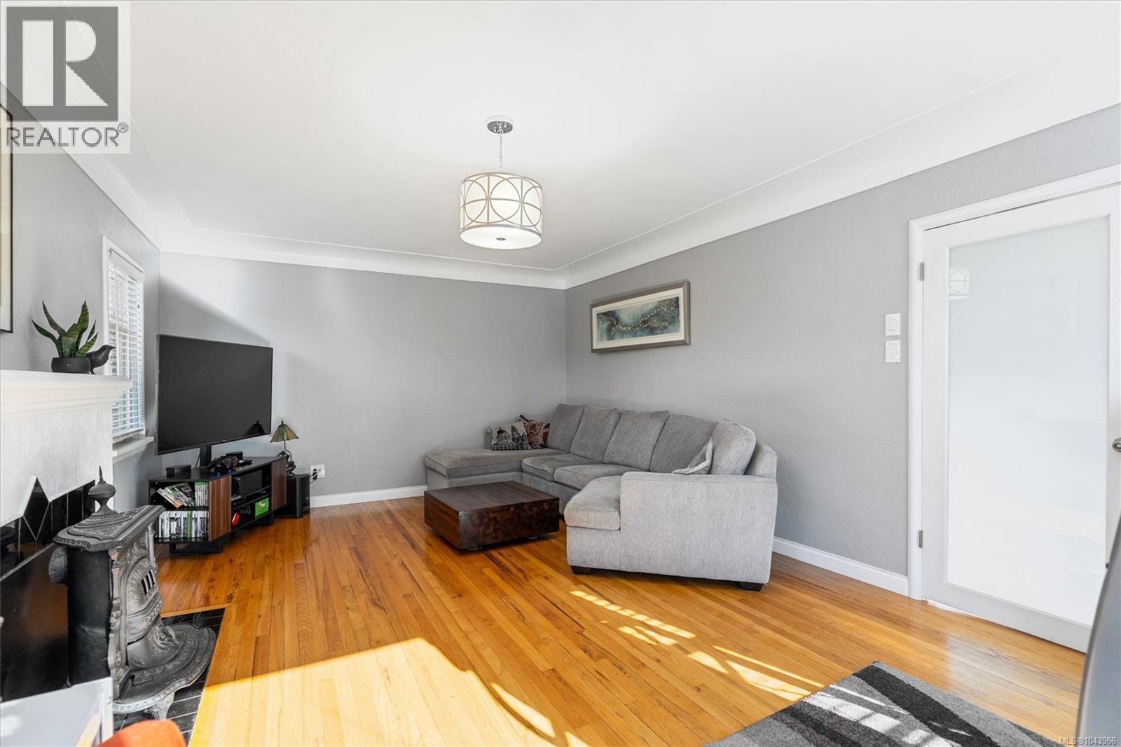 3771 Winston Cres - 5