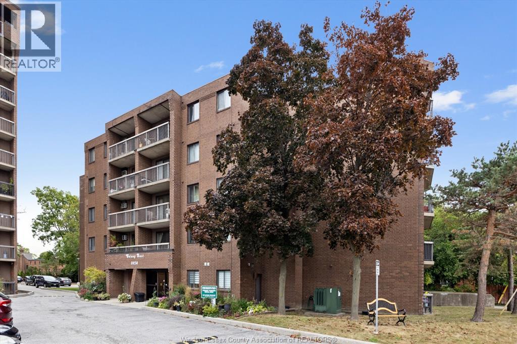 #306 3950 WYANDOTTE STREET East - 1