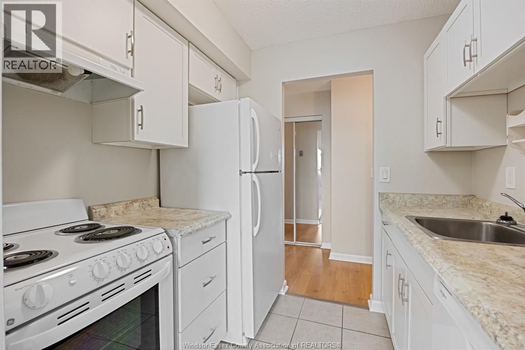 #306 3950 WYANDOTTE STREET East - 17