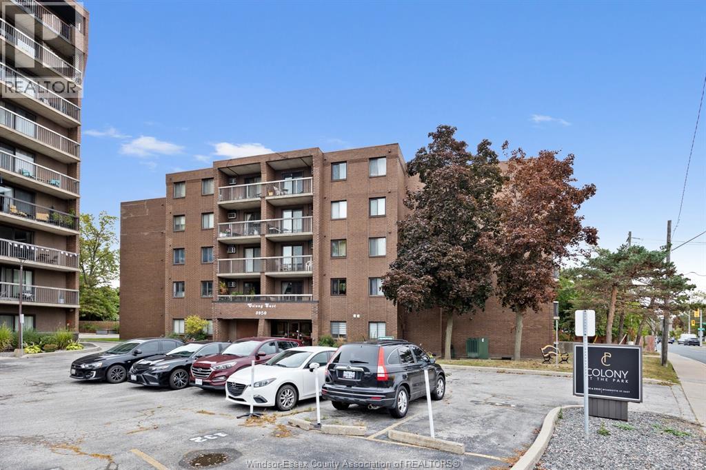#306 3950 WYANDOTTE STREET East - 26