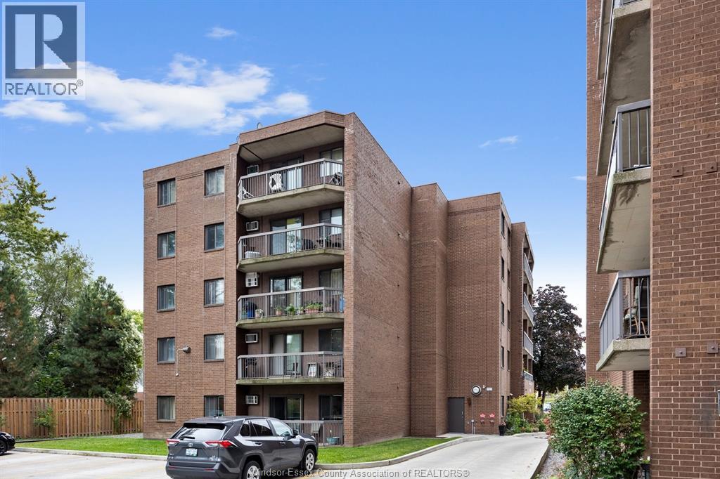 #306 3950 WYANDOTTE STREET East - 28