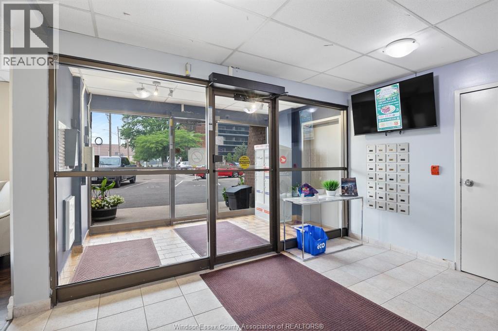 #306 3950 WYANDOTTE STREET East - 4