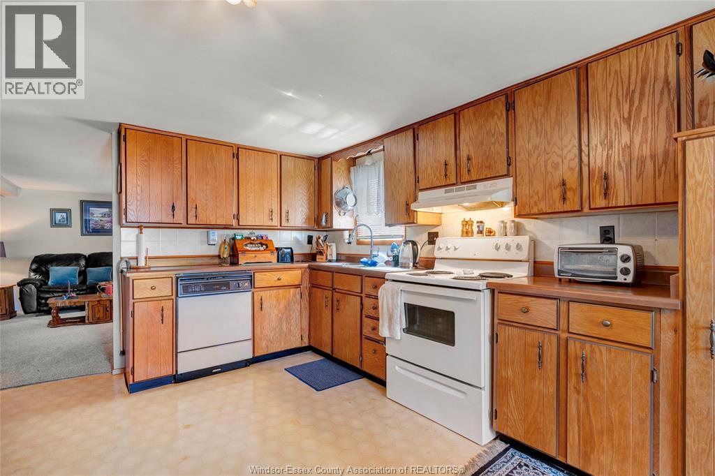 4 ROBIN CRESCENT - 11