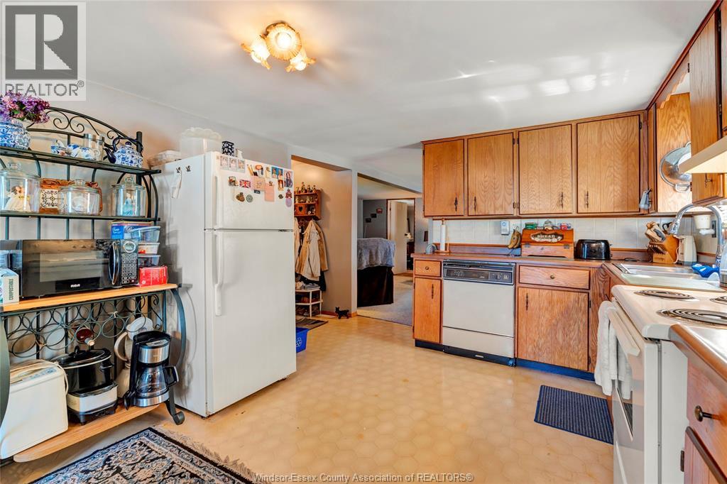 4 ROBIN CRESCENT - 12