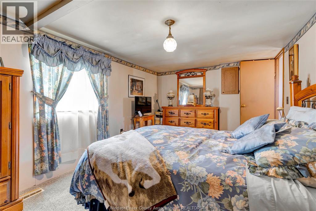 4 ROBIN CRESCENT - 18