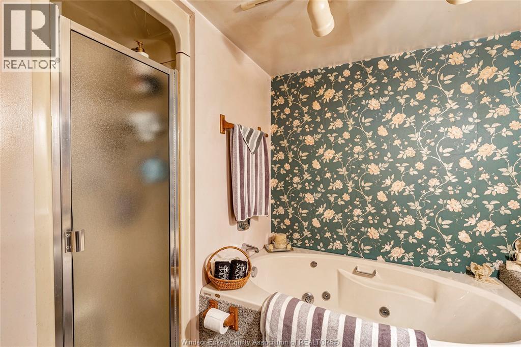 4 ROBIN CRESCENT - 20