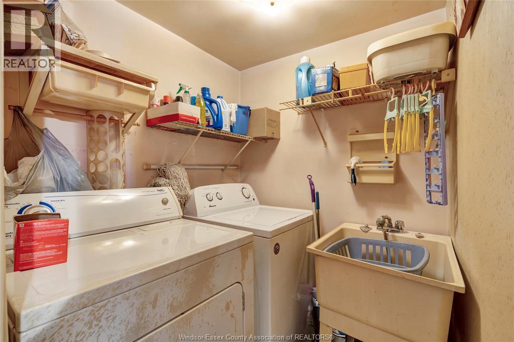 4 ROBIN CRESCENT - 21