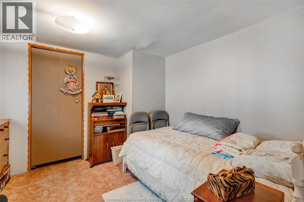 4 ROBIN CRESCENT - 22