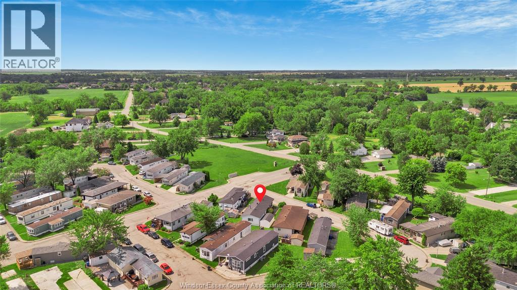 4 ROBIN CRESCENT - 32