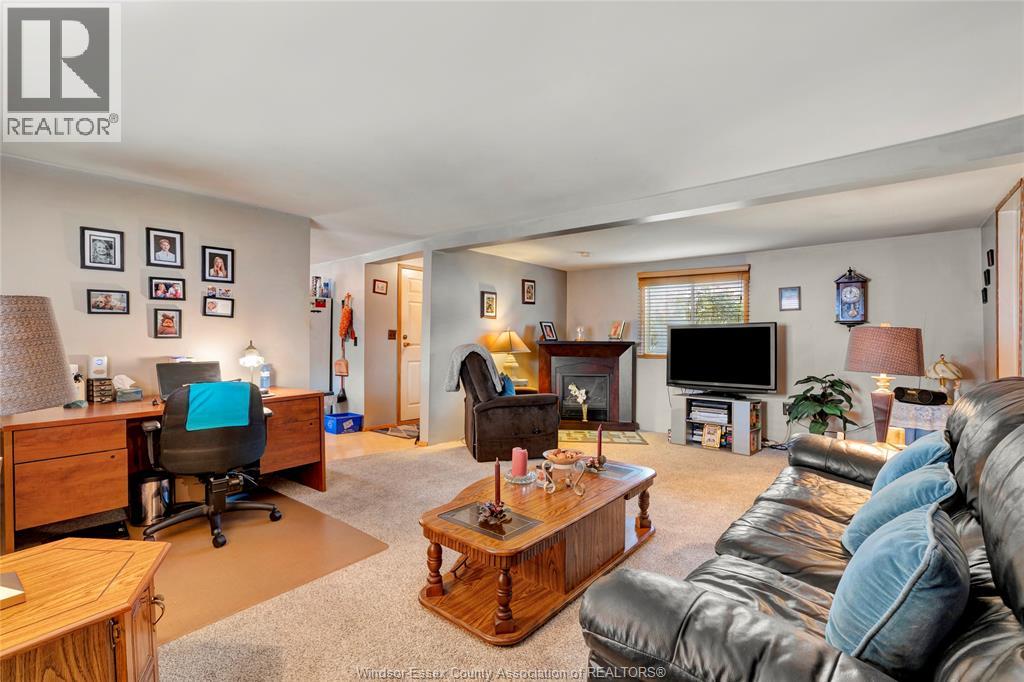 4 ROBIN CRESCENT - 4