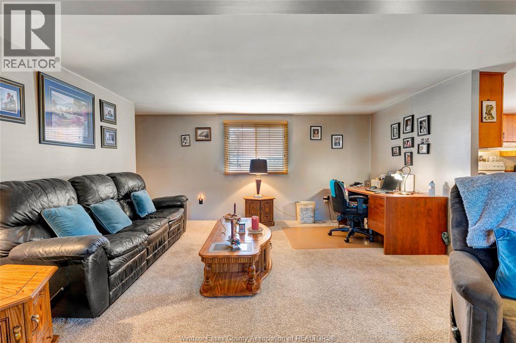 4 ROBIN CRESCENT - 6