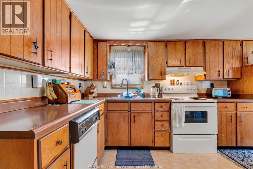 4 ROBIN CRESCENT - 9
