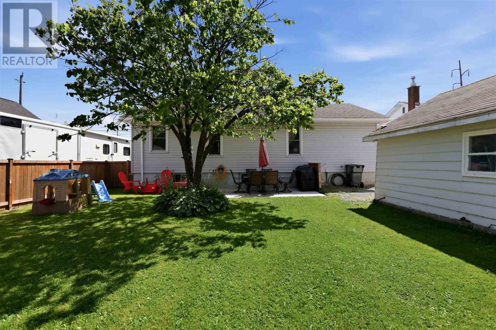 531 Farwell TER - 33